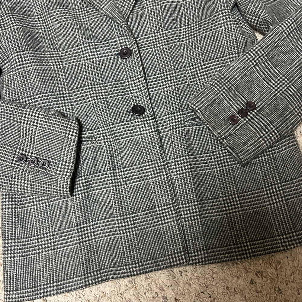 Bloomingdale’s grey plaid cashmere blazer - Picture 2 of 5
